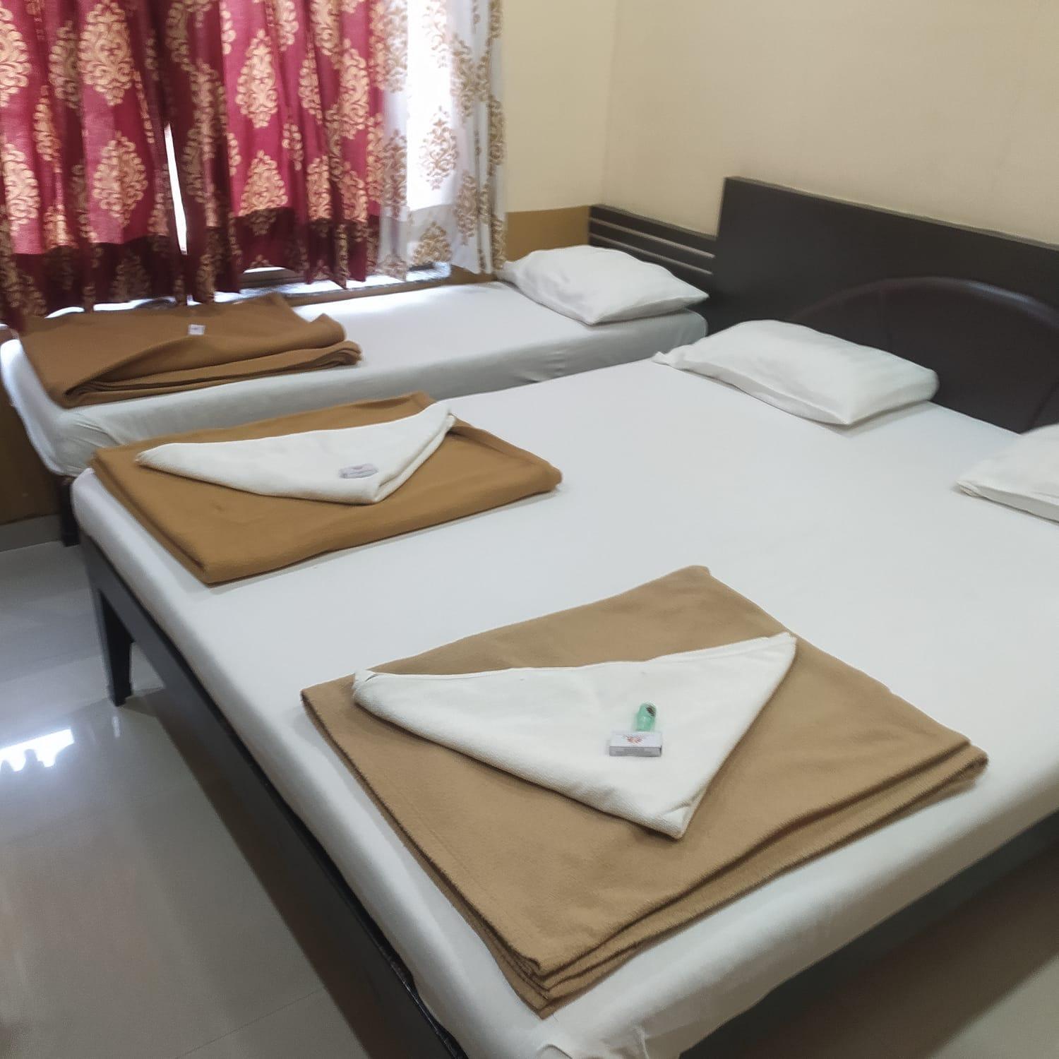 Hotel Yogiraj 쉬르디 외부 사진
