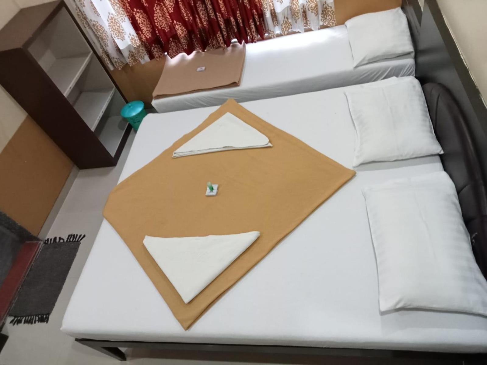 Hotel Yogiraj 쉬르디 외부 사진