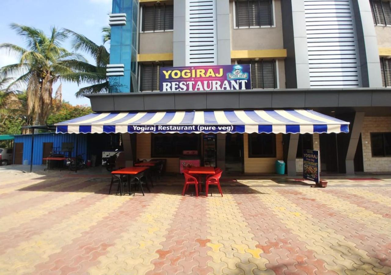Hotel Yogiraj 쉬르디 외부 사진
