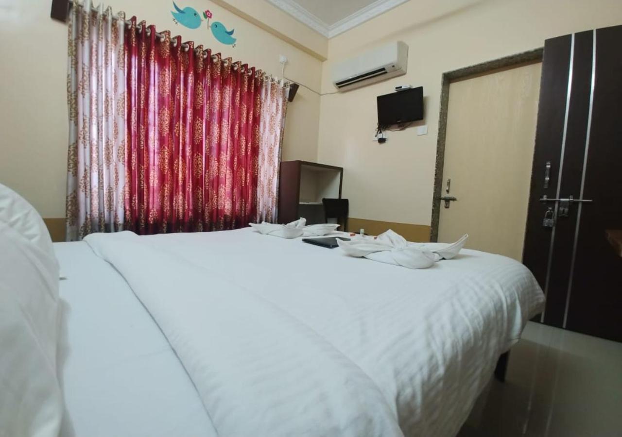 Hotel Yogiraj 쉬르디 외부 사진