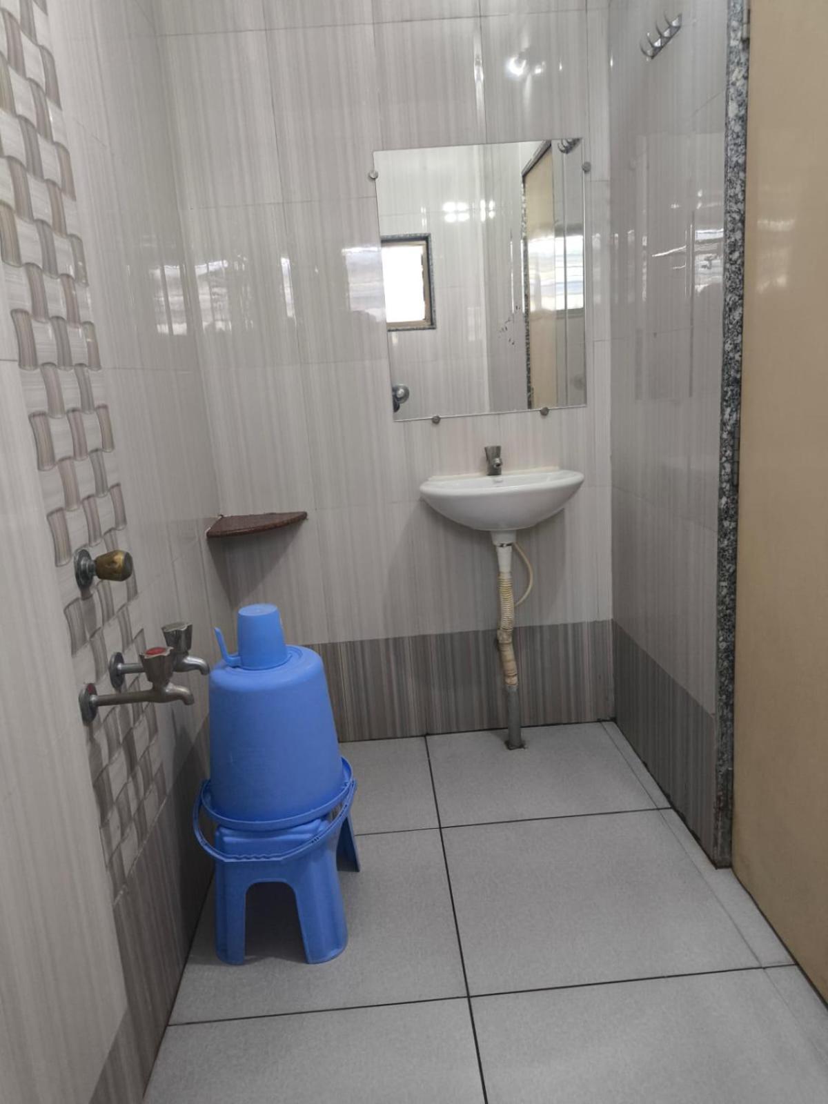 Hotel Yogiraj 쉬르디 외부 사진