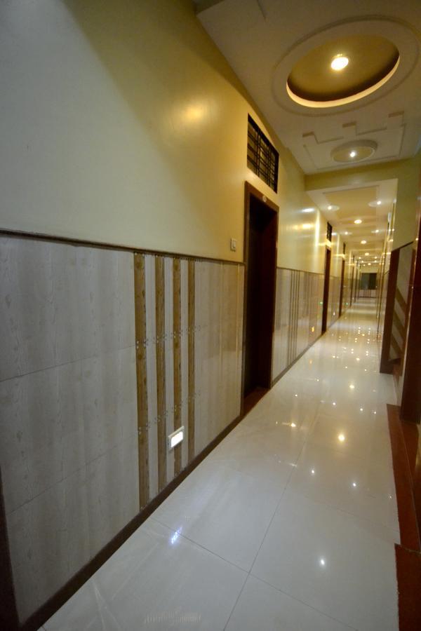 Hotel Yogiraj 쉬르디 외부 사진
